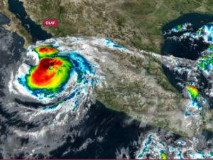 Alerta roja en Baja California Sur ante impacto del huracán Olaf