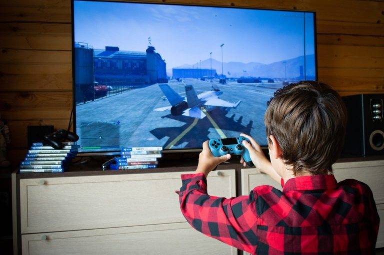 Investigan caso de niño que fue hospitalizado por su adicción a Fornite