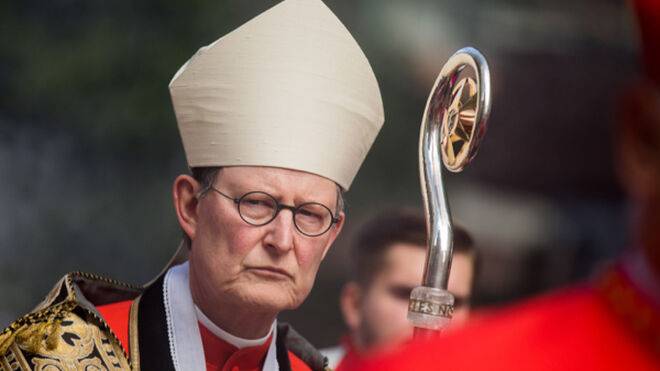 Papa Francisco suspende a cardenal por errores en informe sobre abusos a menores