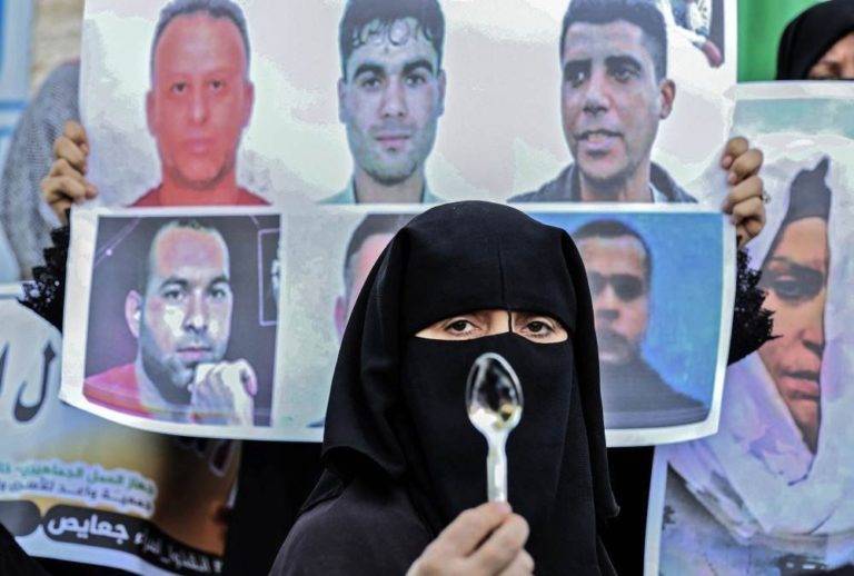 Palestinos mantienen huelga de hambre en cárceles de Israel