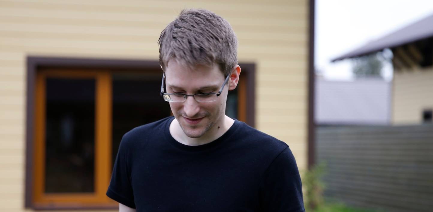 Snowden recomienda migrar a plataformas más confiables tras caída de redes