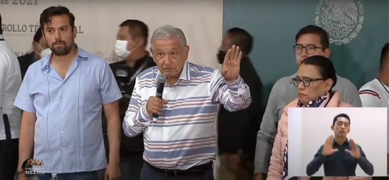 Damnificados irrumpen evento de AMLO; reiteró que apoyo será directo