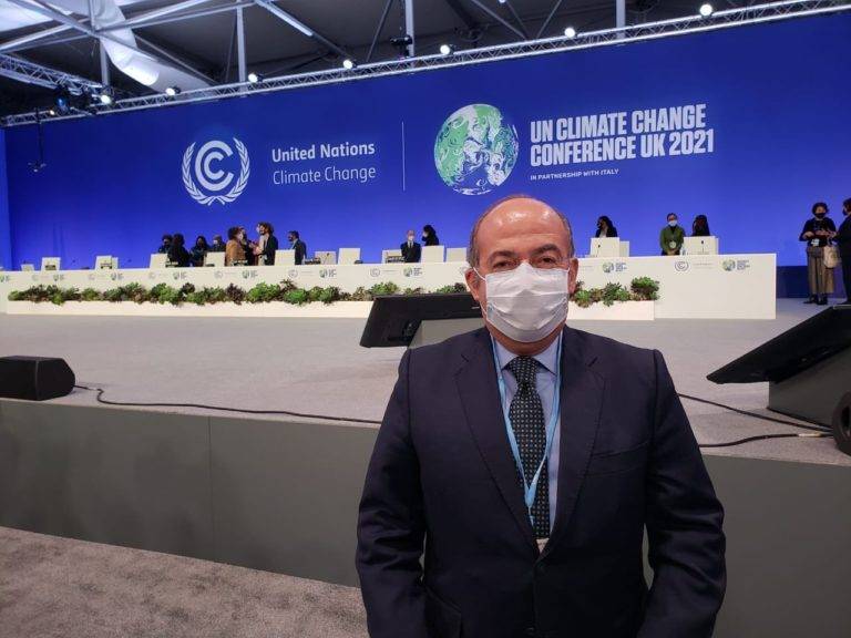 Tunden en redes a Calderón por asistir a la COP26