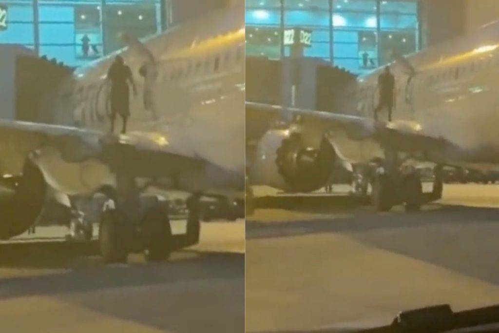 : Pasajero abre puerta de emergencia de avión y se para en el ala