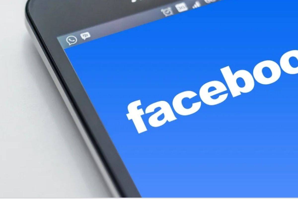 Ex empleada de Facebook denuncia irregularidades en la compañía