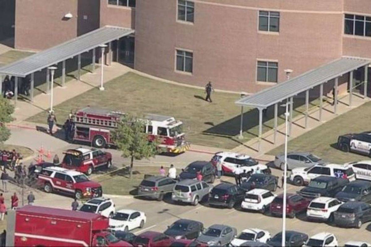 Tiroteo en secundaria de Arlington Texas deja varios heridos