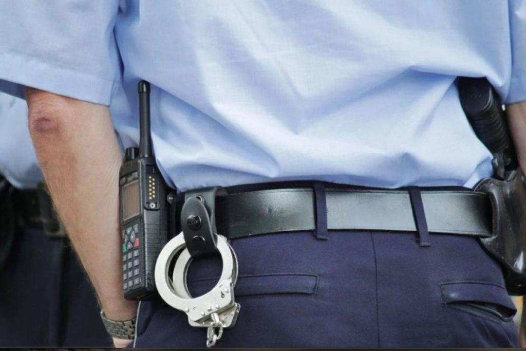 Policía de Oaxaca le dispara a otro agente por salir con su esposa