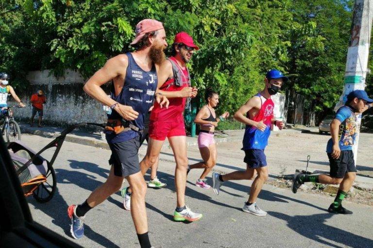 ‘Forest Gump alemán’ concluye su travesía de cruzar México corriendo