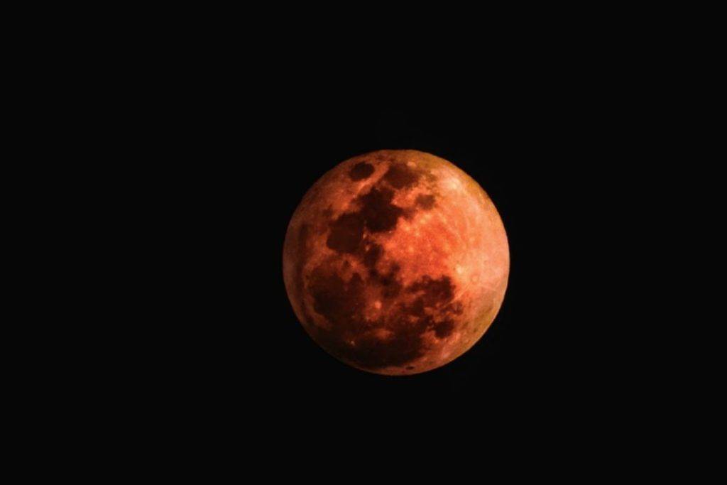Luna de sangre y lluvias de estrellas, eventos astronómicos de octubre