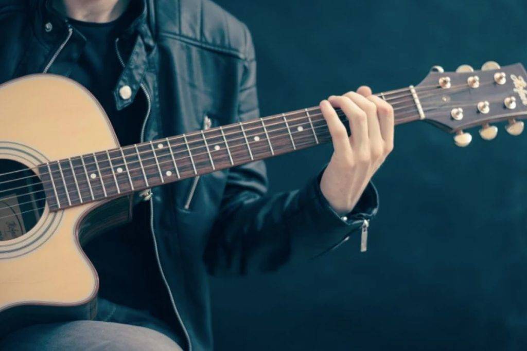 Hombre disparó a su hijo porque no dejaba de tocar la guitarra