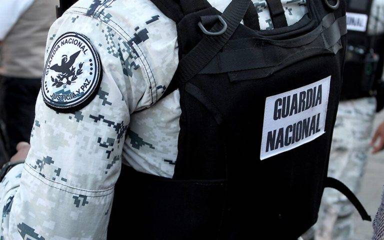 Elemento de la Guardia Nacional pierde la vida en accidente mientras escoltaba vacunas