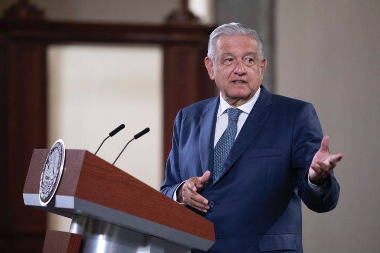 AMLO pide respeto para Lilly Téllez; la senadora le agradece