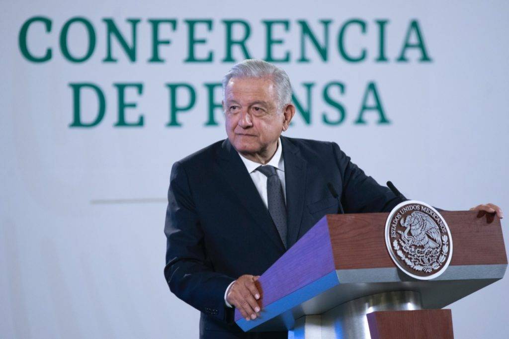 AMLO pide a trabajadores de Dos Bocas que no se dejen manipular