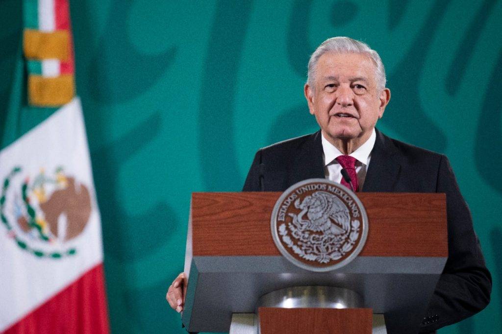 AMLO consideró como "excesos verbales" declaraciones de Claudio X.