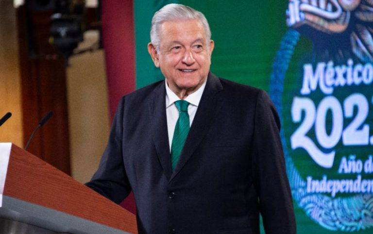 Krauze se atrevió a decir que Porfirio Díaz no mandó a matar indígenas: AMLO