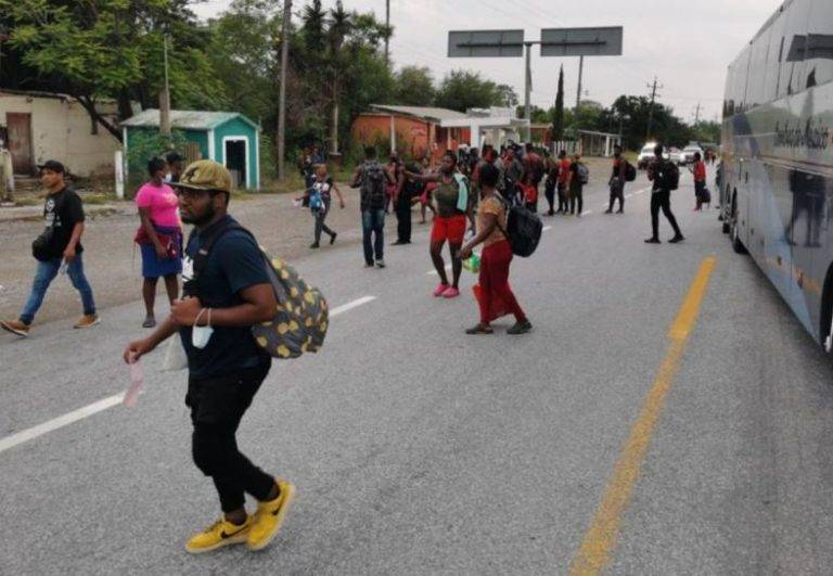Línea de autobuses mexicana no dará servicio a migrantes indocumentados