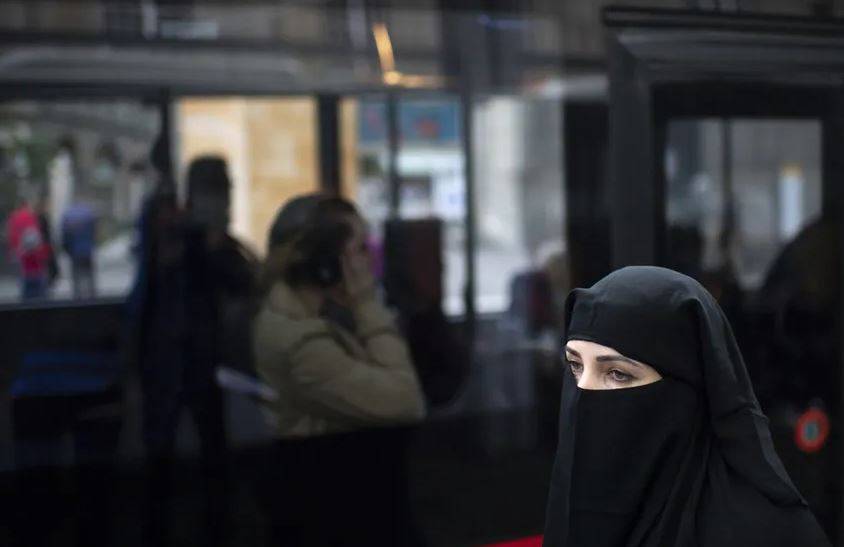 Suiza prohíbe cubrirse el rostro, habrá multas