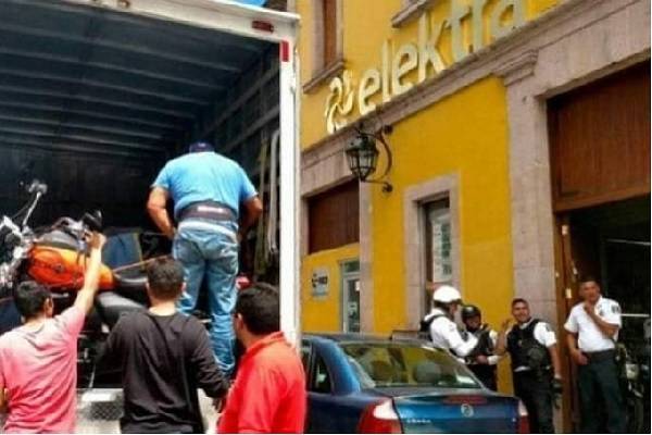 Elektra embargado por mujer en Michoacán
