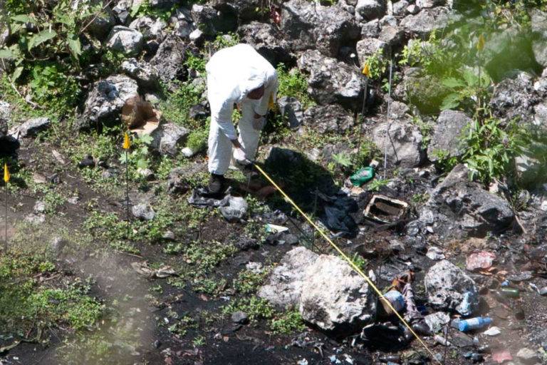 Caen los primeros dos experitos por alterar pruebas del caso Ayotzinapa