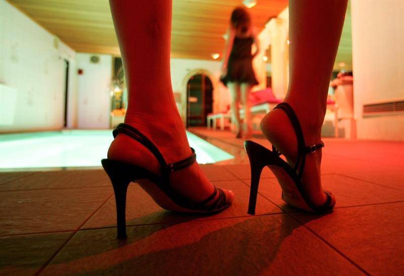 Pedro Sánchez va por la abolición de la prostitución en España
