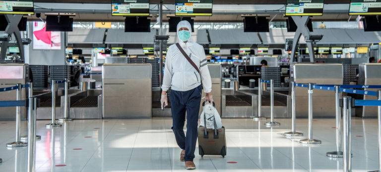OPS pide no restringir viajes por vacuna antiCovid; pide fomentar el turismo