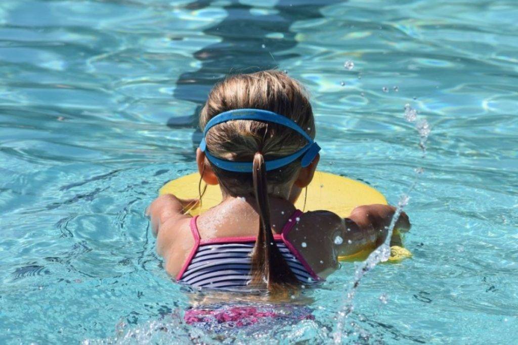 Niña de 10 años muere luego de que su cabello se atasco en el drenaje