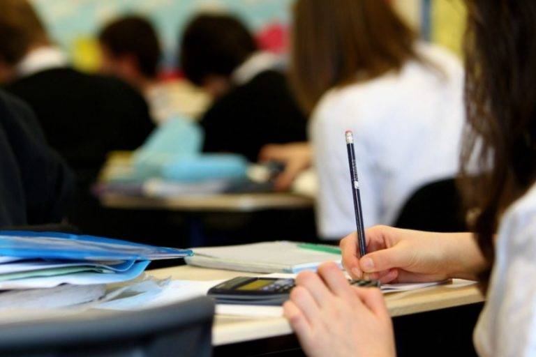 Maestra intentó suicidarse desde el balcón de una escuela en CDMX