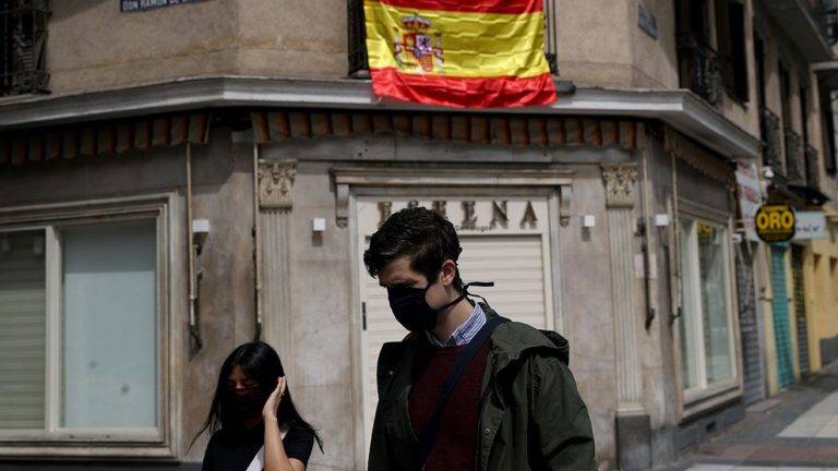 Ómicron llega a España; detecta a viajero de Sudáfrica infectado