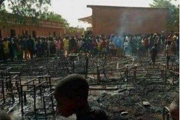 Nigeria de luto por incendio de escuela de niños y derrumbe de mina