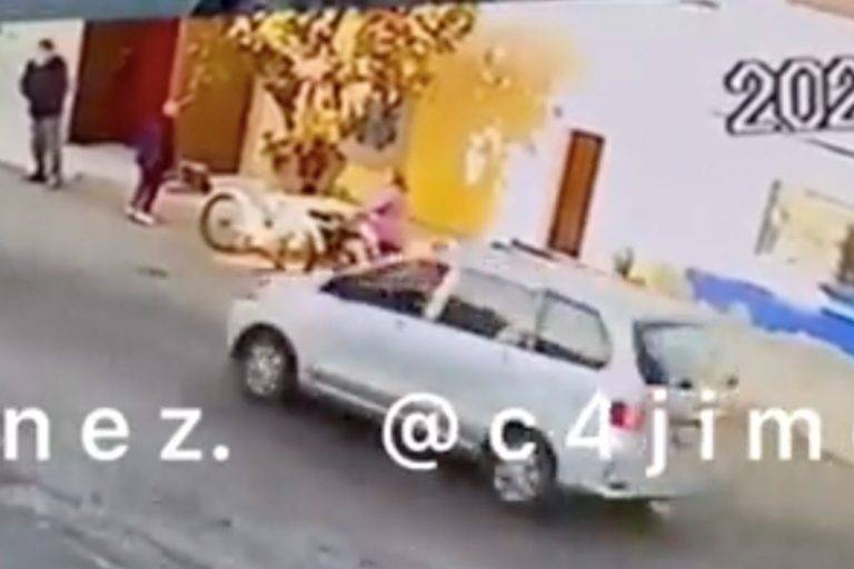Policía de Edomex atropella a tres personas, una fallece