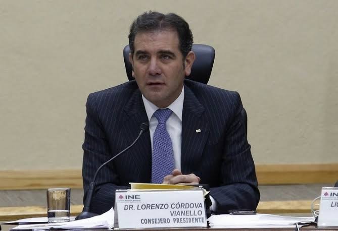 Córdova se queja por recorte al INE y acusa de que Morena proporcionó datos falsos