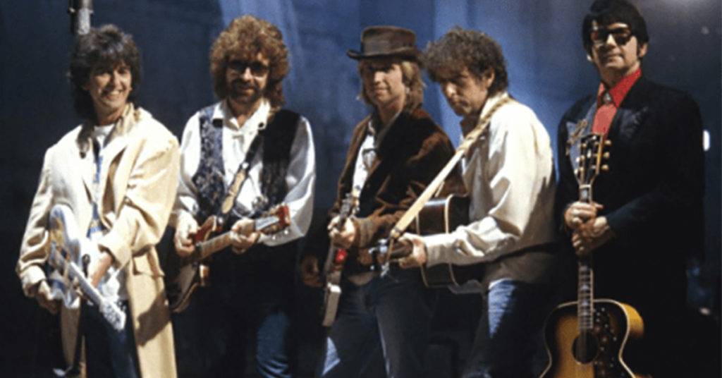 Los Traveling Wilburys eran cinco amigos que hacían música por carreteras solitarias. Con el tiempo se convirtieron en uno de los supergrupos más queridos.