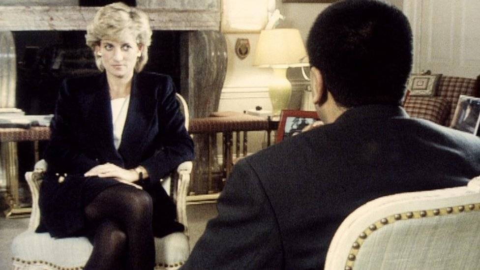 La televisora nacional de Gran Bretaña, la BBC, se disculpó e indemnizó al secretario particular de la Princesa Diana, Patrick Jephson, por haberle causado un "gran daño" las circunstancias en que Martin Bashir obtuvo una entrevista con Diana en 1995 