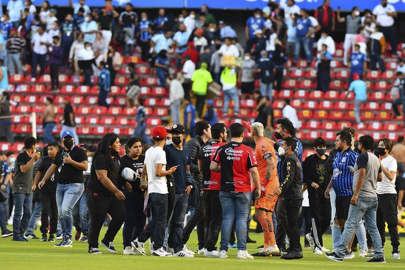Investigan si participaron grupos del crimen en riña del estadio Corregidora