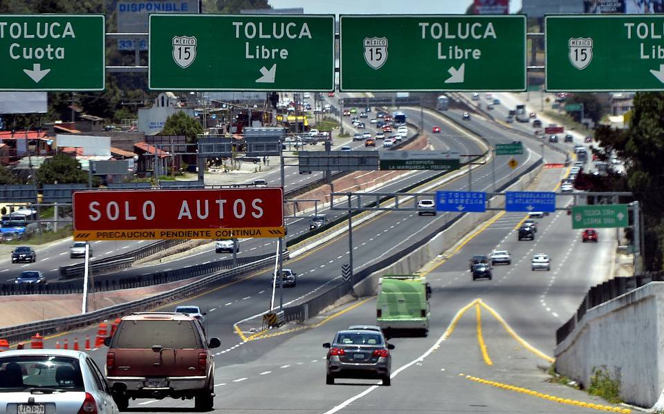 Vehículo cae al barranco en la México-Toluca, reportan un muerto
