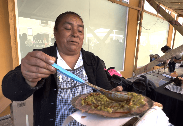 Guadalupe Piña o Doña Lupita, es la vendedora que llegó al AIFA a ofrecer sus doraditas y hoy fue la sensación en el mercado alimentaria de Los Pinos.