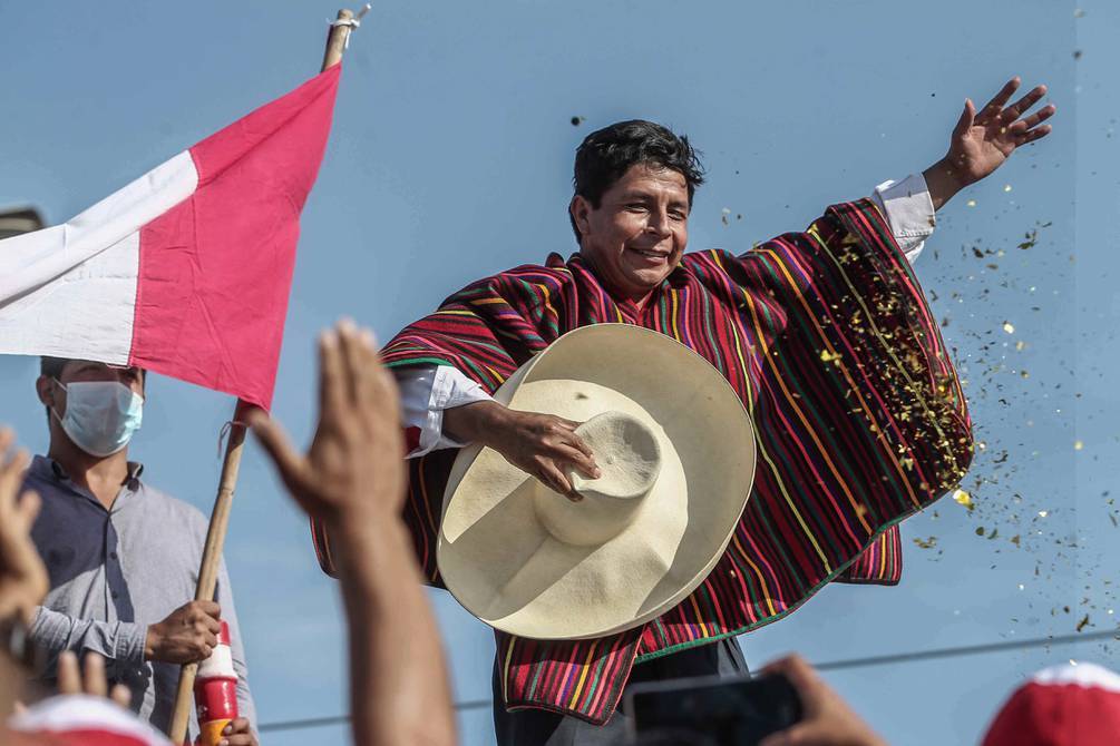 Oposición peruana logra iniciar juicio político contra el presidente Pedro Castillo