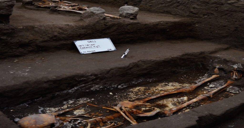 Arqueólogos del INAH descubrieron entierros en las inmediaciones del templo de San Francisco, en Puebla; las osamentas corresponden a víctimas de la Intervención Francesa 
