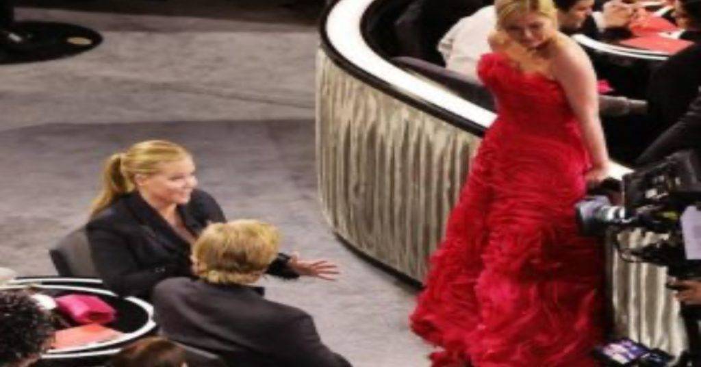 Amu Schumer una de las conductoras de la ceremonia del Oscar 2022 llamó a Kristen Dunst “rellena asientos” y la invitó a retirarse del evento 