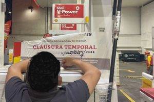 Clausuran gasolineras de Shell