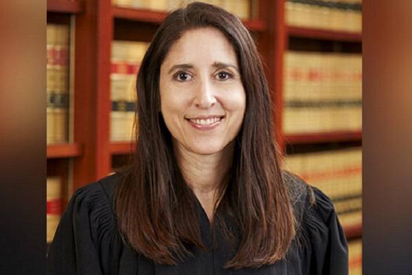 Celebran jueza latina en Suprema Corte de California