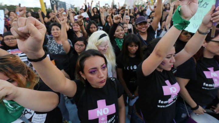 Marcha por el Día de la Mujer en la CDMX deja civiles y policías heridos