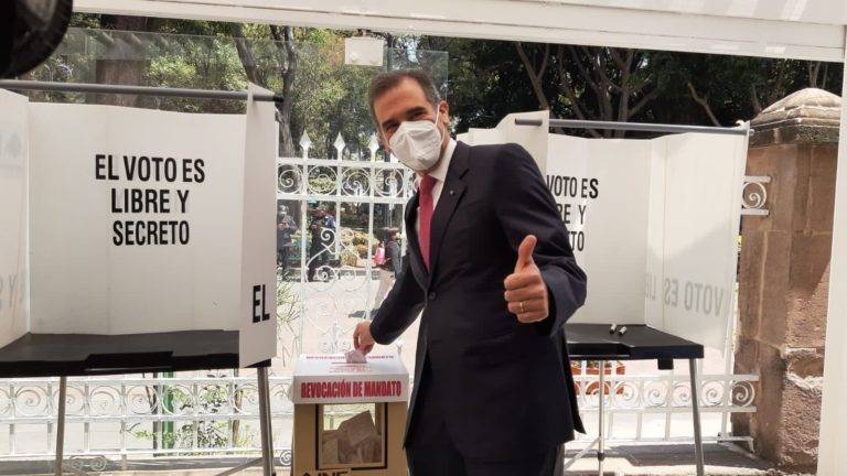 Córdova culpa a AMLO de “boicotear” la consulta por no aumentar presupuesto al INE