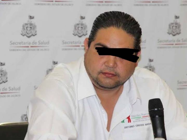 Dan doble prisión a exsecretario de salud de Aristóteles Sandoval por desvíos millonarios  
