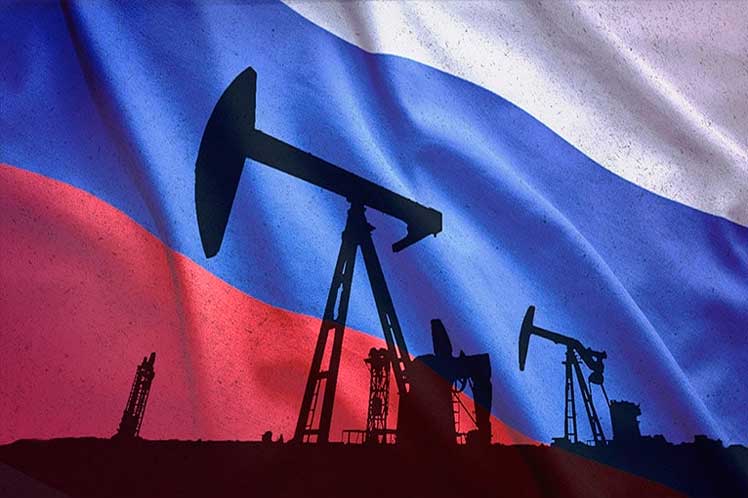 Francia presiona a la UE para que embarguen petróleo ruso 