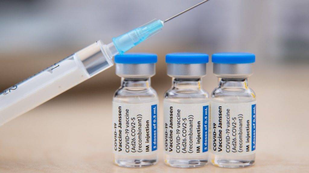 EE.UU. restringe uso de vacuna antiCovid Johnson & Johnson