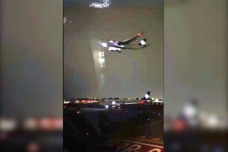 Inicia investigación por accidente entre aviones de Volaris en el AICM