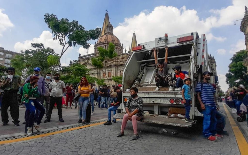 Detienen a 67 pepenadores por cierre de tiradero en Jalisco 