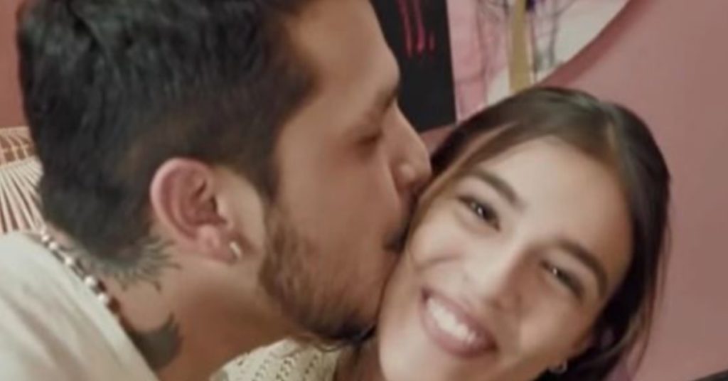 El cantante de regional mexicano Christian Nodal, estaría estrenando un nuevo romance con la modelo Mariana García, quien ha posteado en su cuenta de Instagram fotografías en donde se les ve bastante cariñosos 