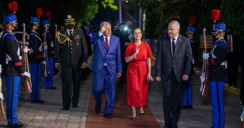 AMLO llegó a Honduras como parte de su gira por Centroamérica. La presidenta de la nación, Xiomara Castro, dirigió un solidario mensaje al mandatario.